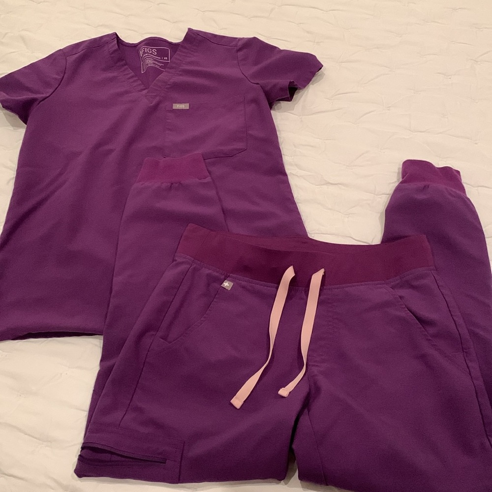 FIGS: Catarina and Zamora set. Top- XS. Bottoms XS PETITE